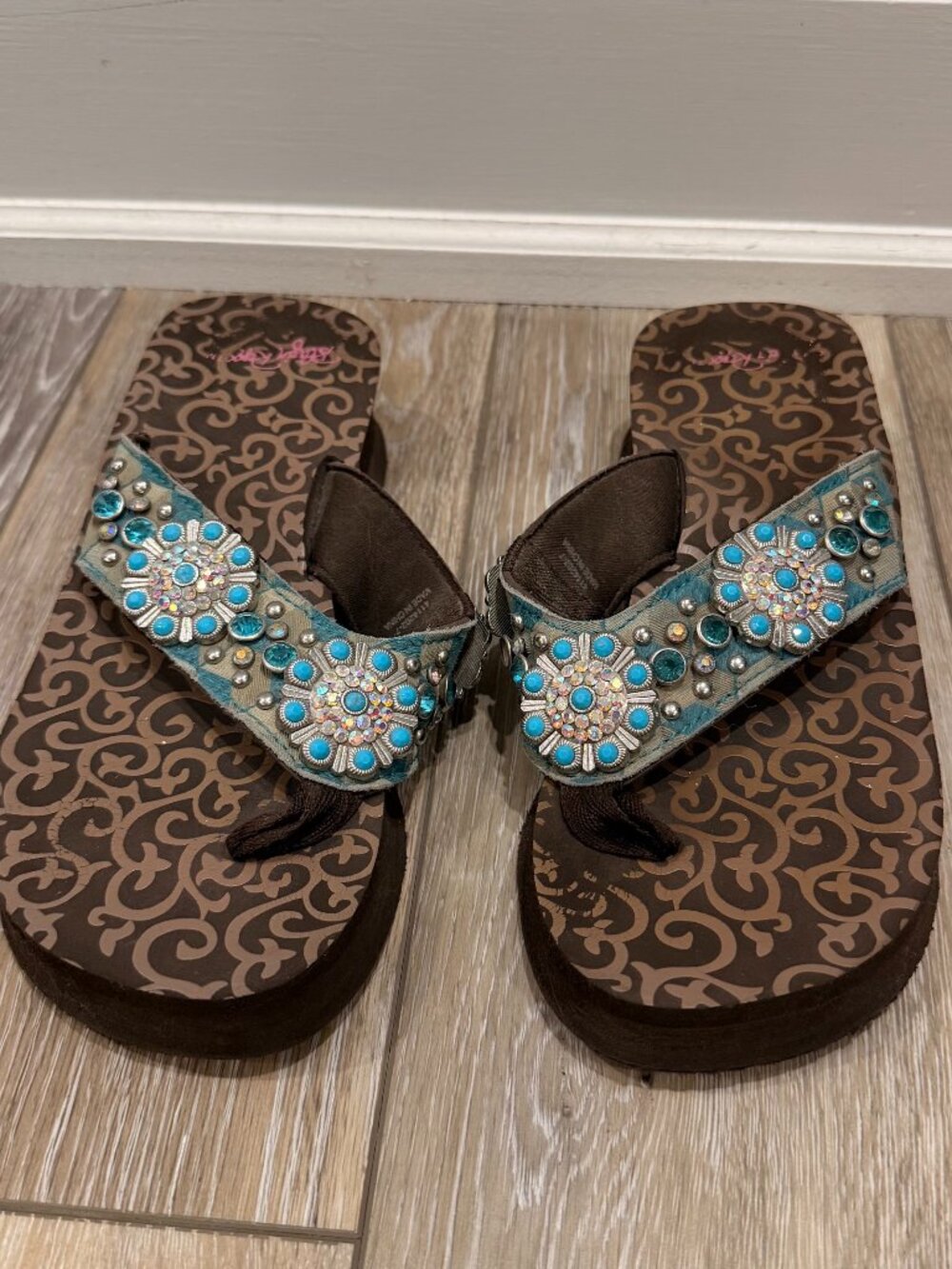 Blazin Roxx western embellished flip-flops Size 7